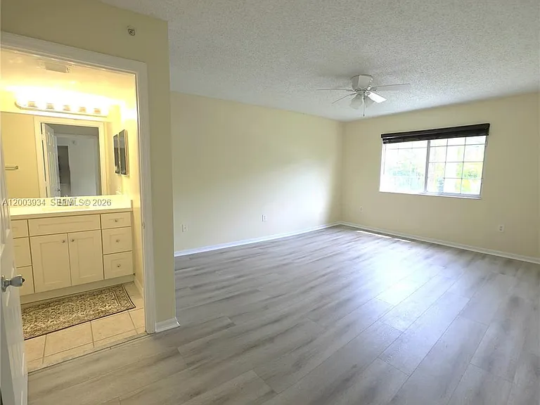 5051 Wiles Rd #201 — Photo 17