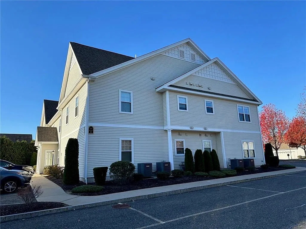 2 bed, 1.0 bath, 1050 sqft, $2,250 — Photo 2