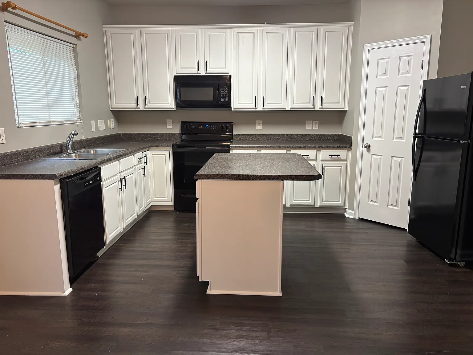 3 bed, 2.5 bath, 1440 sqft, $1,850 — Photo 4