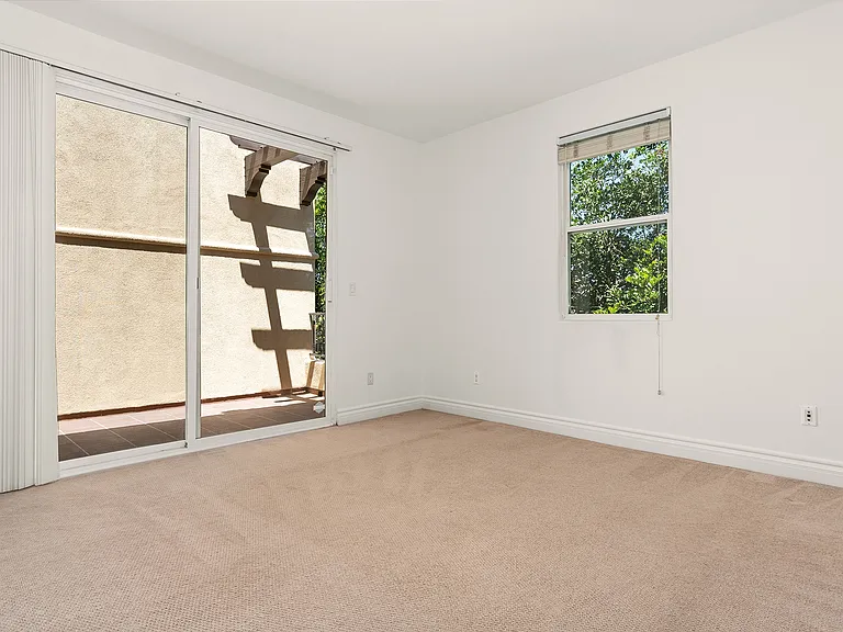 5753 White Oak Ave #12 — Photo 13