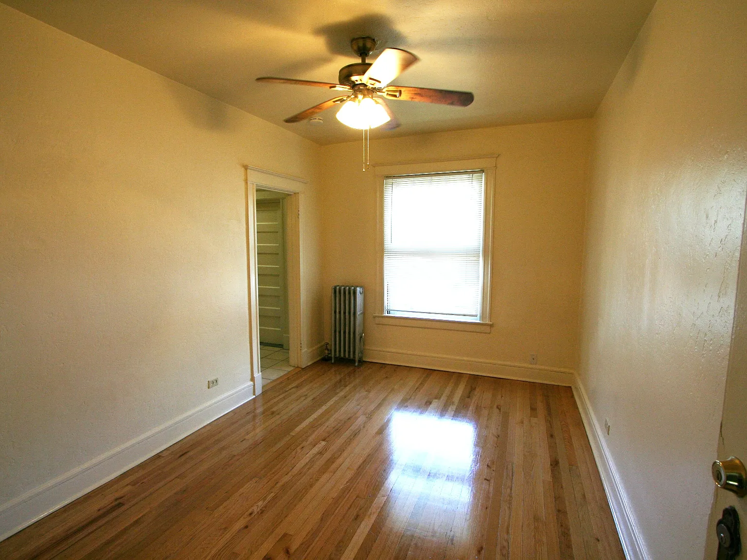 Studio, 300 sqft, $1,050 — Photo 2