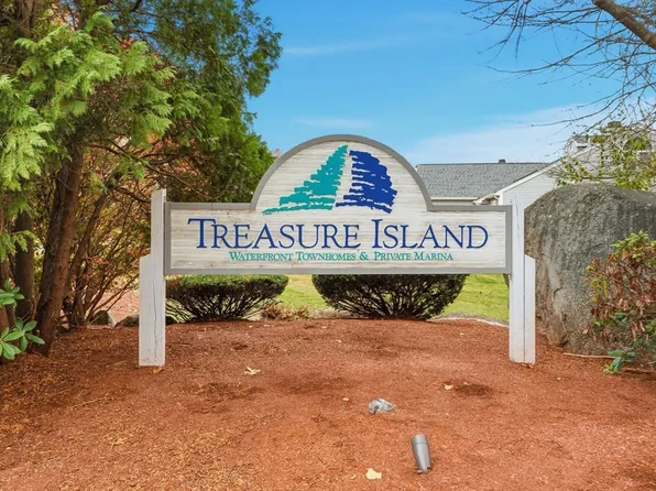 303 Treasure Island Rd Unit 303, Webster, MA 01570
