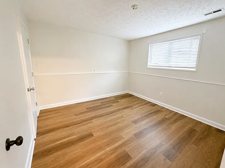 11214 Pyramid Rd — Photo 2