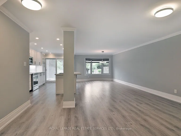 1021 Runnymead Cres — Photo 6