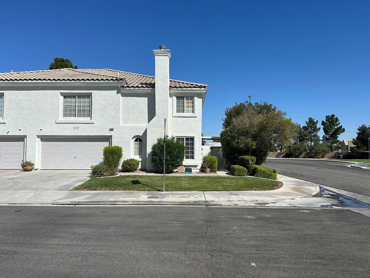 Henderson!! 3 Bedrooms!! 2 Car Garage!! Community Pool!! Spa!! Clubhouse!! Fitness Center — Photo 3