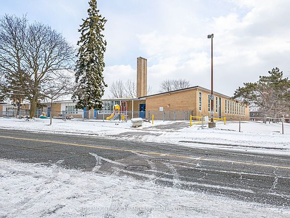 3rd image of 256 Centennial Rd