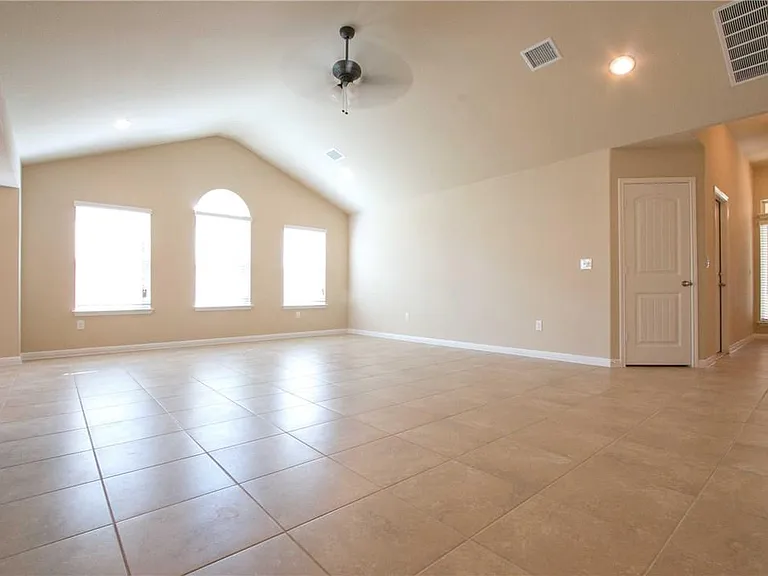 624 Carly Ann Ln — Photo 4