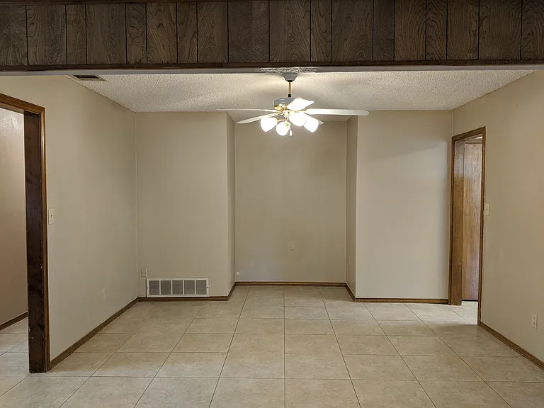 204 Bremen Dr — Photo 4
