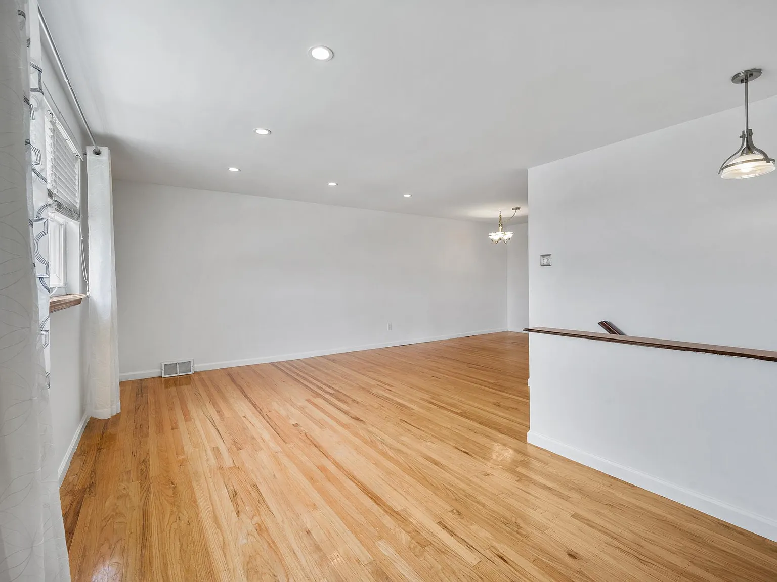 2263 Strahle St — Photo 3