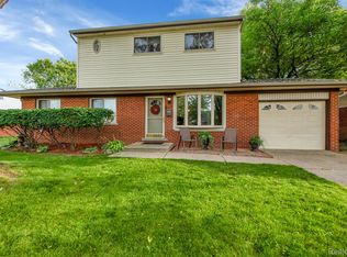 11260 Jacqueline Dr, Sterling Heights, MI 48313