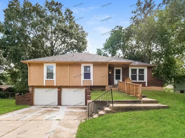 7509 E 127th St, Grandview, MO 64030