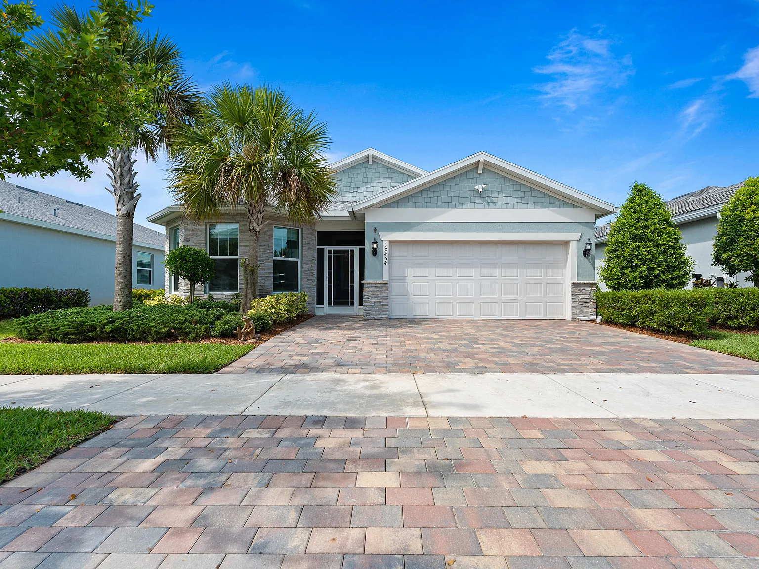 3 bed, 2.0 bath, 1687 sqft, $2,600 — Photo 3