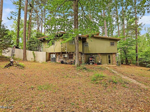 4th image of 117 Sweetgum Ln