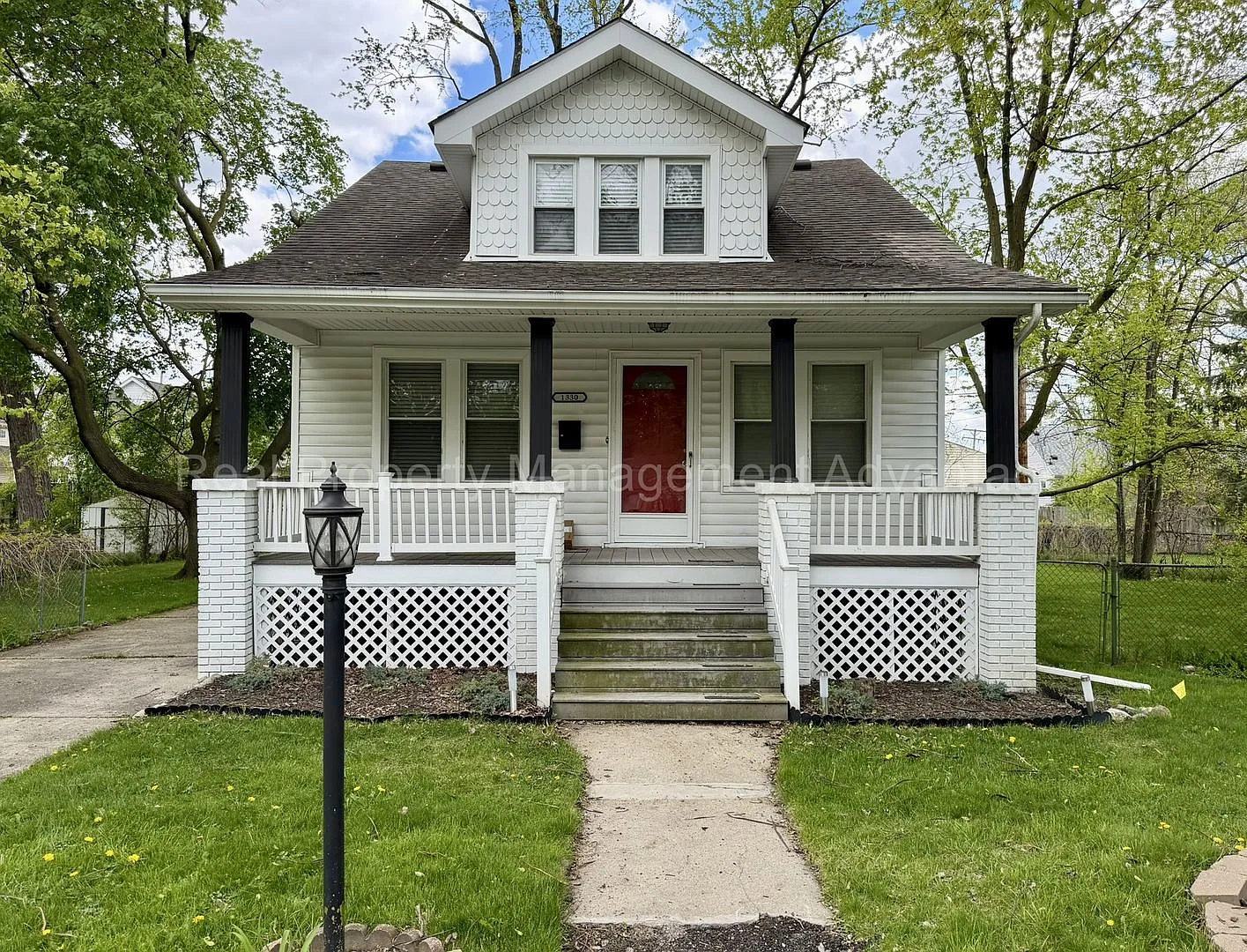 Complete Ferndale Renovation - 4 Bedrooms and Two Full Bathrooms! — Photo 2
