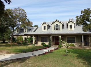 907 Ridge Dr, La Vernia, TX 78121