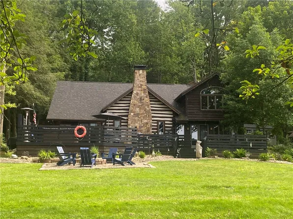 7 Deer Lake Trl, Chalk Hill, PA 15421