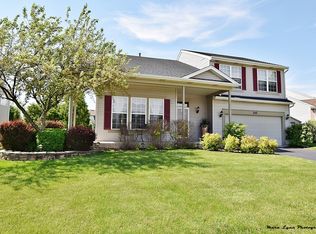 145 Edgewater Ln, Sugar Grove, IL 60554