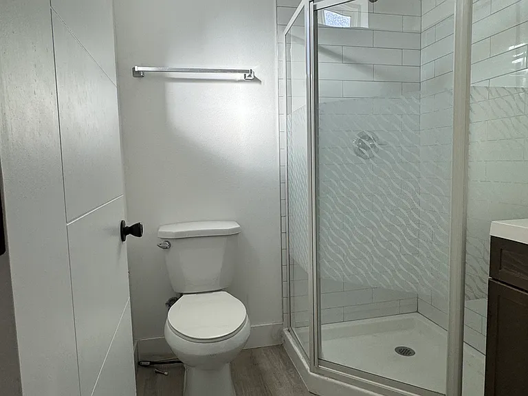 1575 W 37th Pl — Photo 5