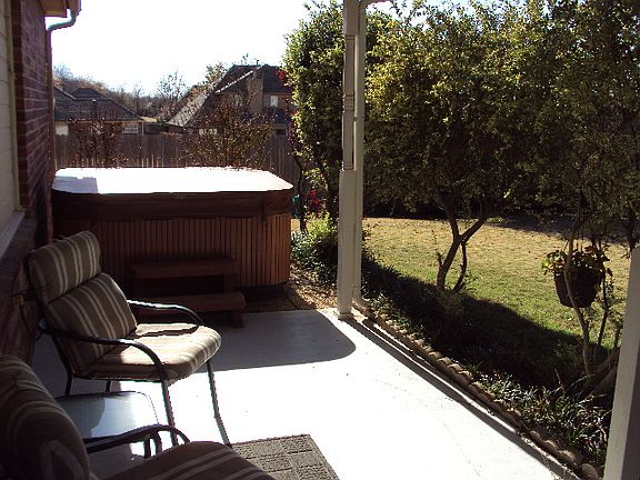 Patio/hot tub/privacy foliage