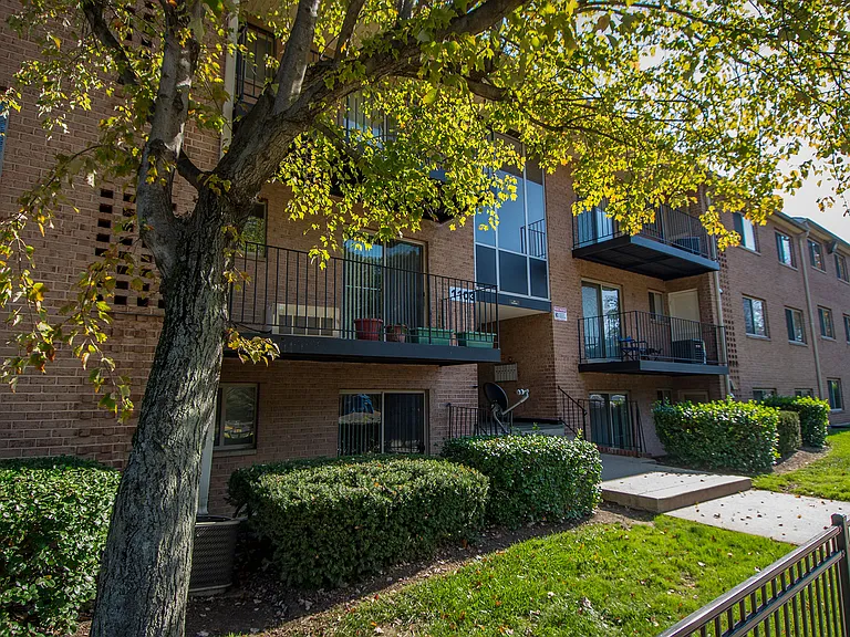 Glen Willow Apartments Building Exterior 11