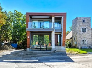 884 Byron Ave #B, Ottawa, ON K2A 0J1