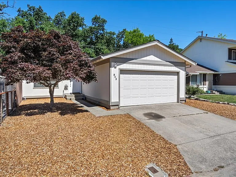 843 Falcon Way — Photo 24