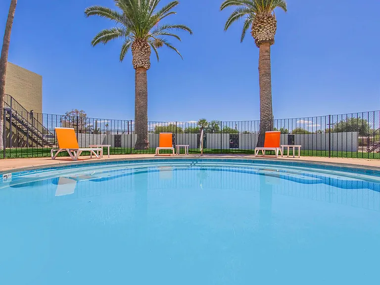 Palms on 2nd Apartments — Photo 62
