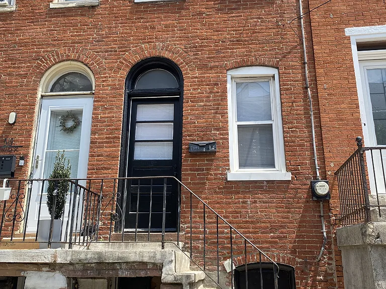 519 1/2 S Prince St — Photo 1