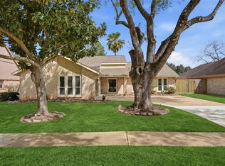 2927 S Blue Meadow Cir, Sugar Land, TX 77479