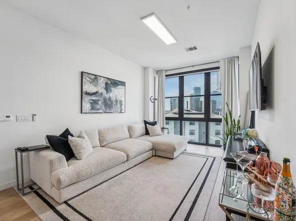 800 Embassy Dr APT 429, Austin, TX 78702