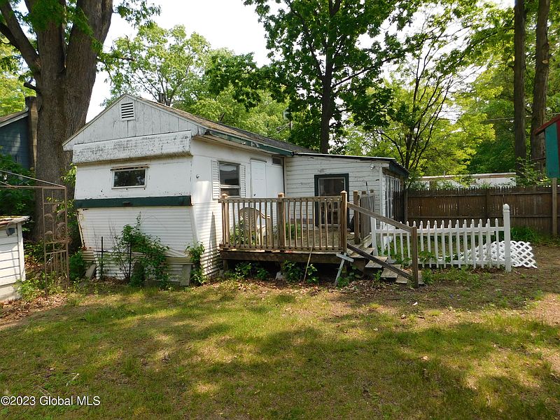 5th image of 19 Hunt Avenue