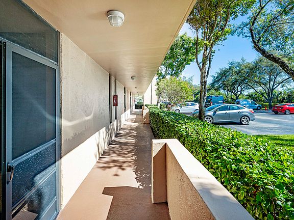 5th image of 6204 Coral Lake Dr #104