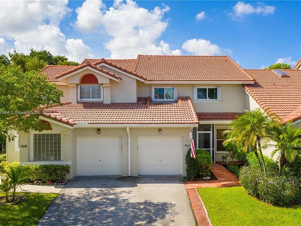 1st image of 7610 Pinewalk Dr S #128