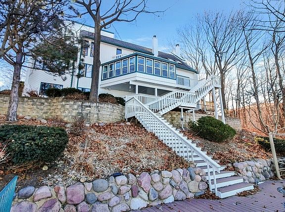2nd image of 42 Woodhead Dr