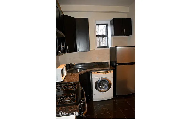 Rented by Douglas Elliman | media 19