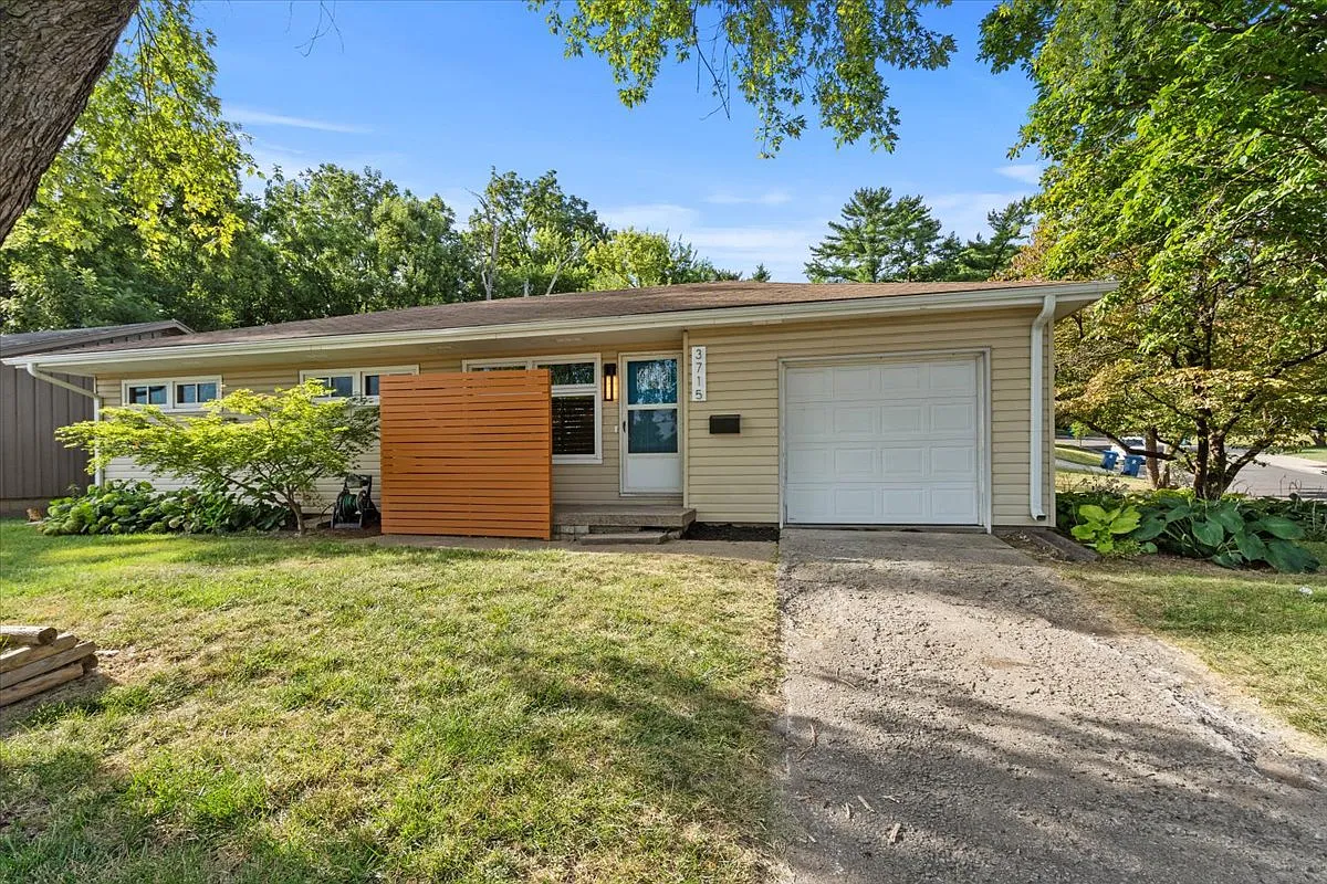 3 bed, 1010 sqft, $2,399 — Photo 1