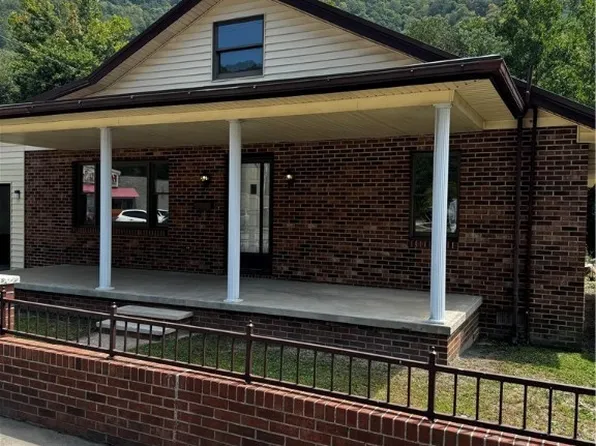 412 Holly Ave, Logan, WV 25601