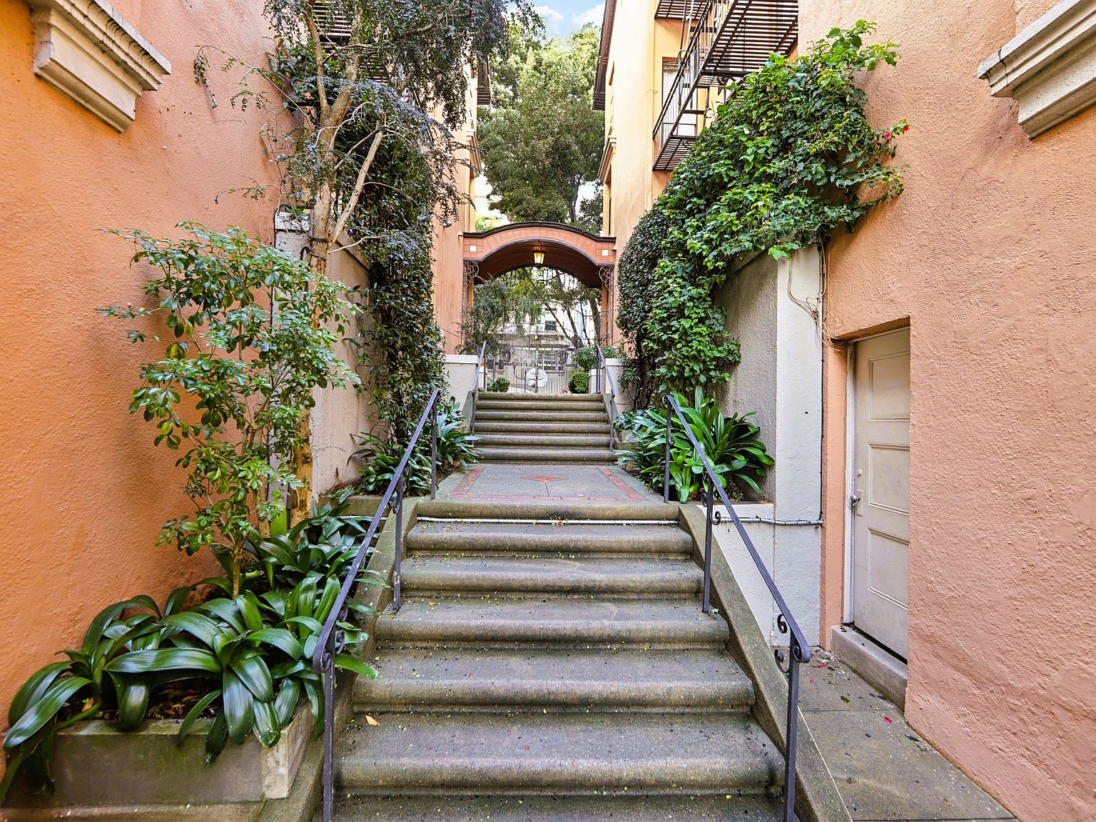 1340 Taylor St #1370-010 - Main Image