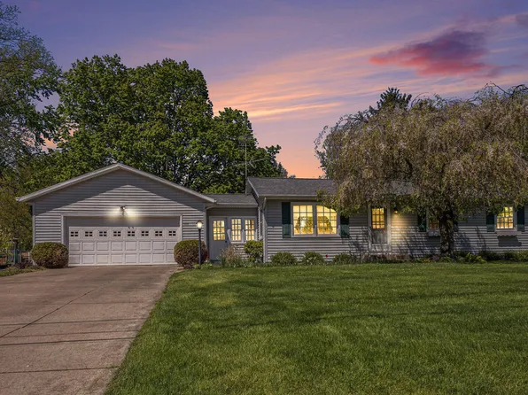 1439 Woodland St, Jenison, MI 49428