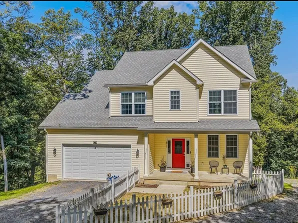 167 Hyde Park Ln, Charles Town, WV 25414