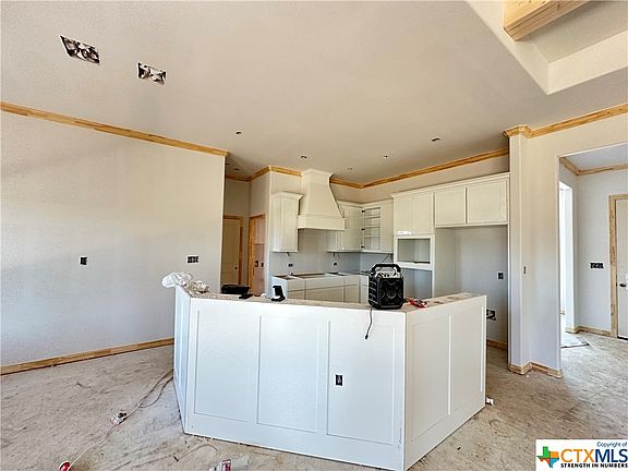 3rd image of 824 Eagle Crest Cv