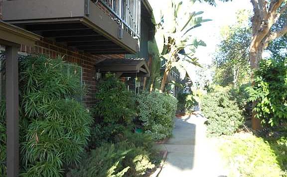 3rd image of 749 S Mollison Ave Unit 8