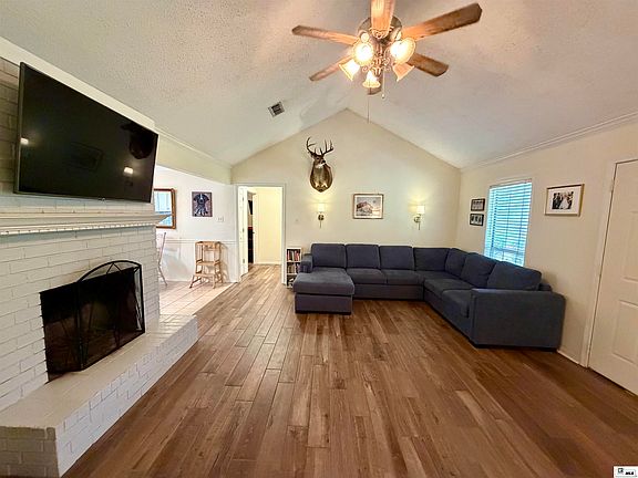 5th image of 405 Moody Rd