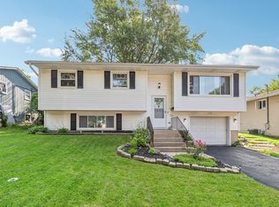 313 Crest Dr, Cary, IL 60013