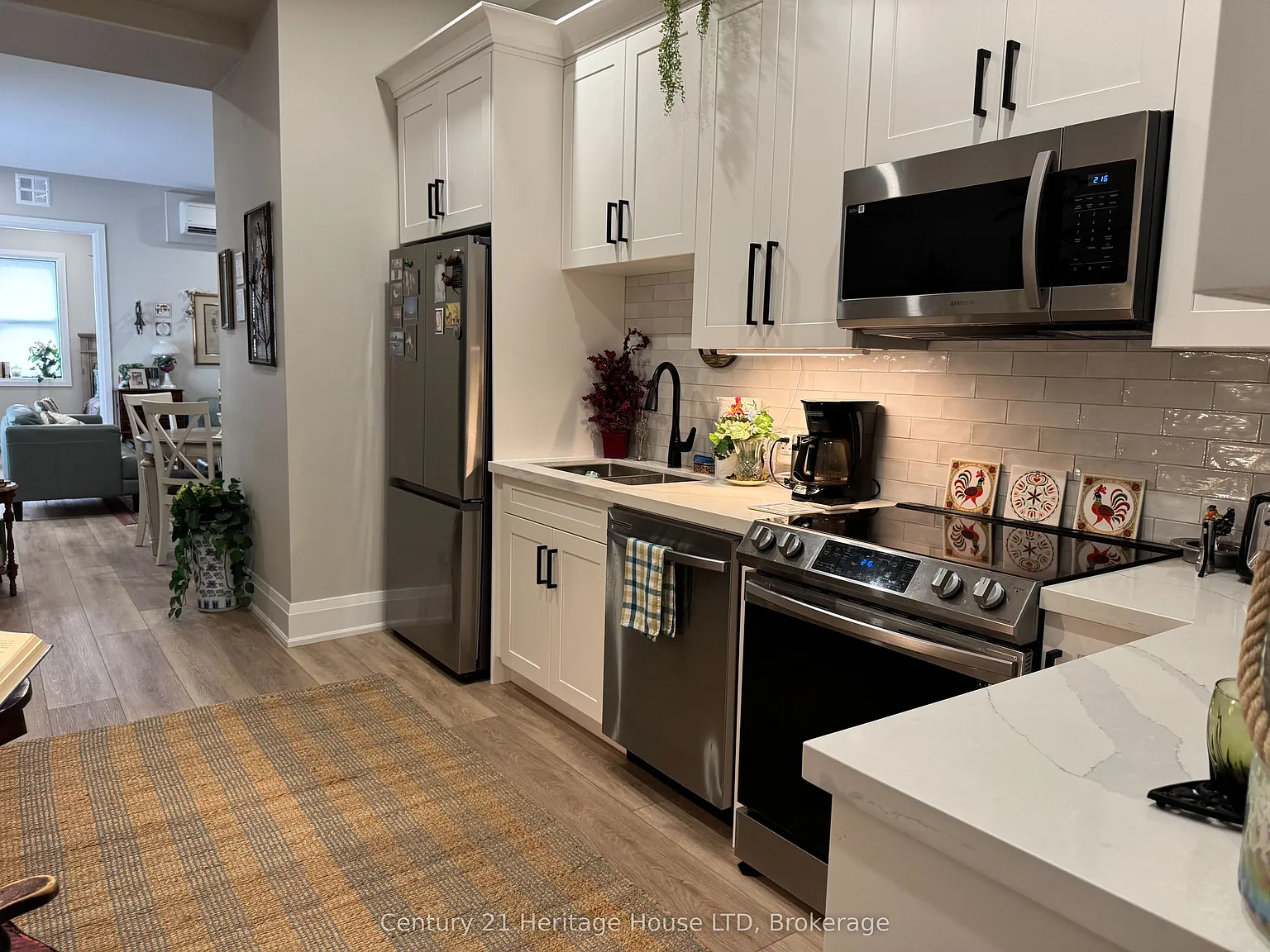 43 Jarvis St — Photo 2