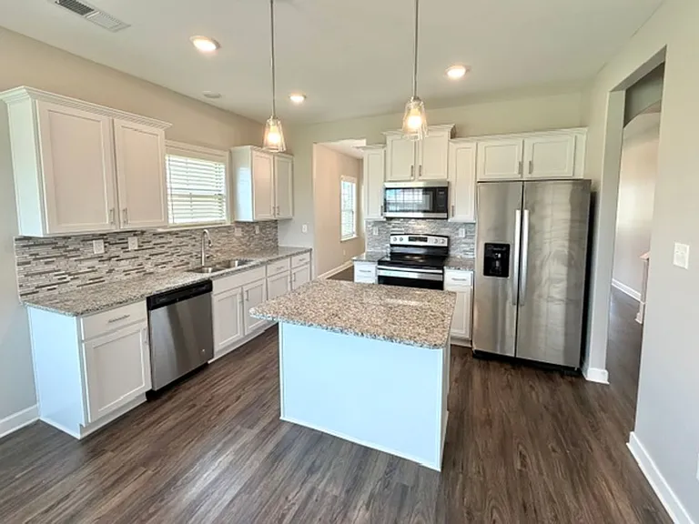 370 Azalea Dr — Photo 5