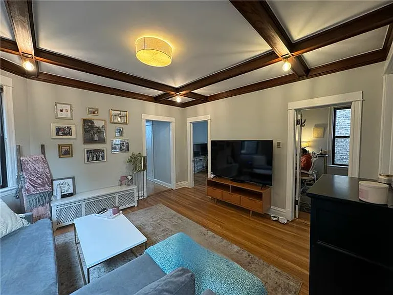 4418 N Artesian Ave #2 — Photo 4