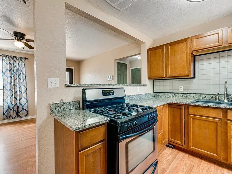 1102 Barnes Ave — Photo 10