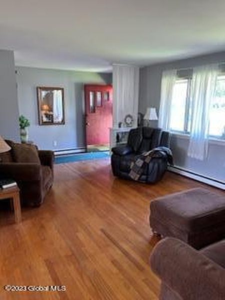 5th image of 127 W Lawrence Street