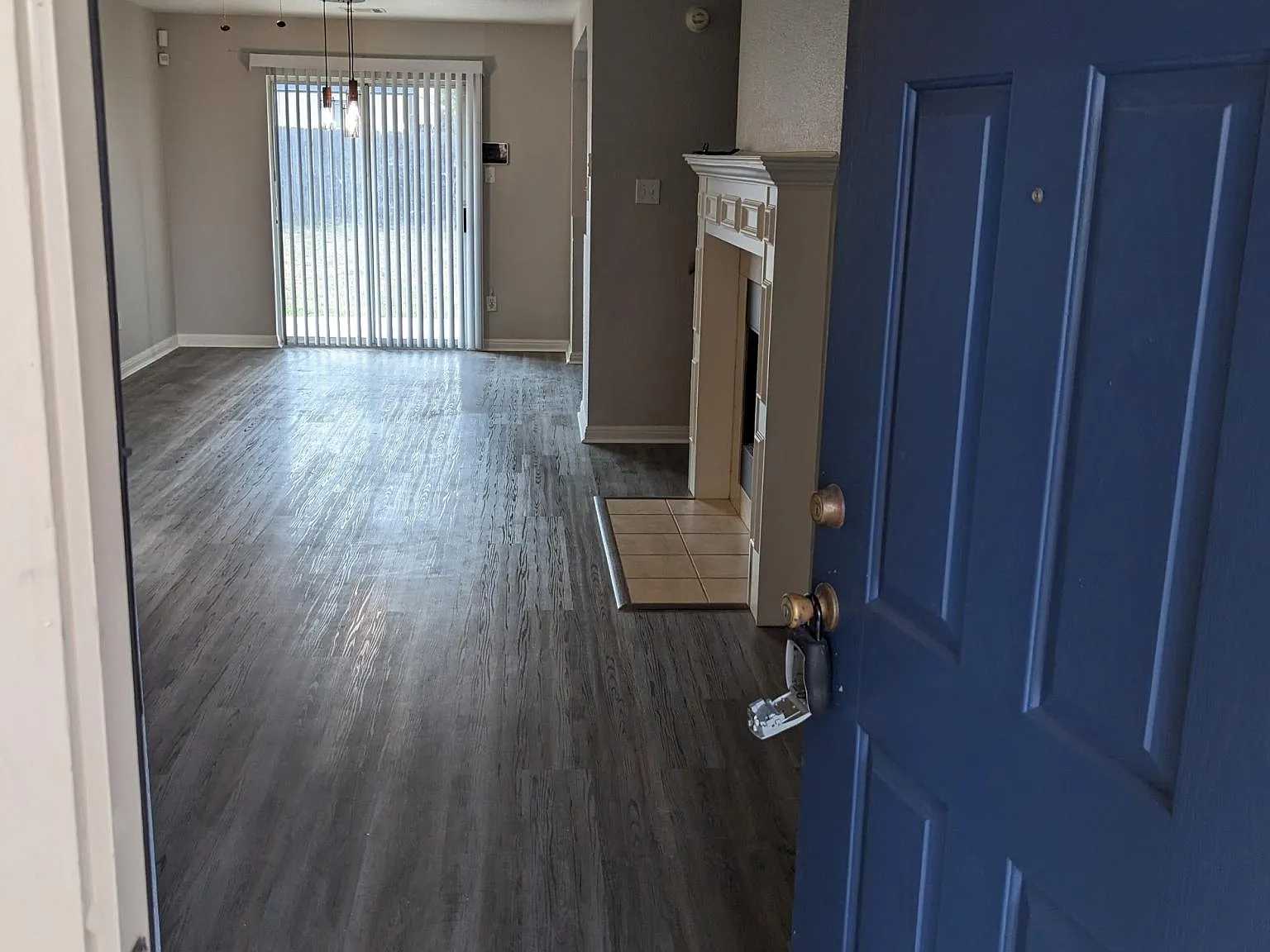 3 bed, 2.5 bath, 1807 sqft, $1,595 — Photo 2